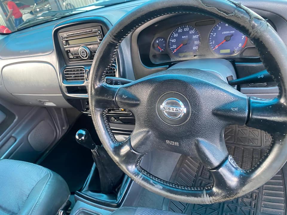2011 NISSAN NP300 2.4 HARDBODY HIGHRIDER DOUBLE CAB