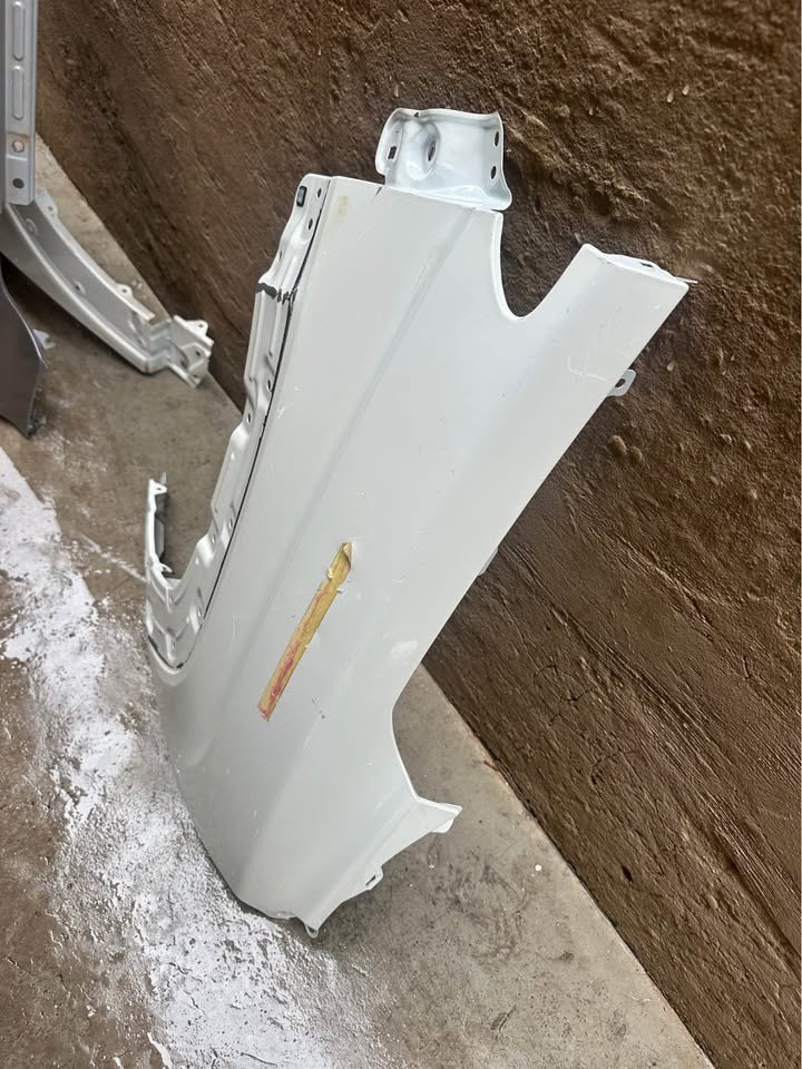 Toyota starlet cross left side fender - Private Seller