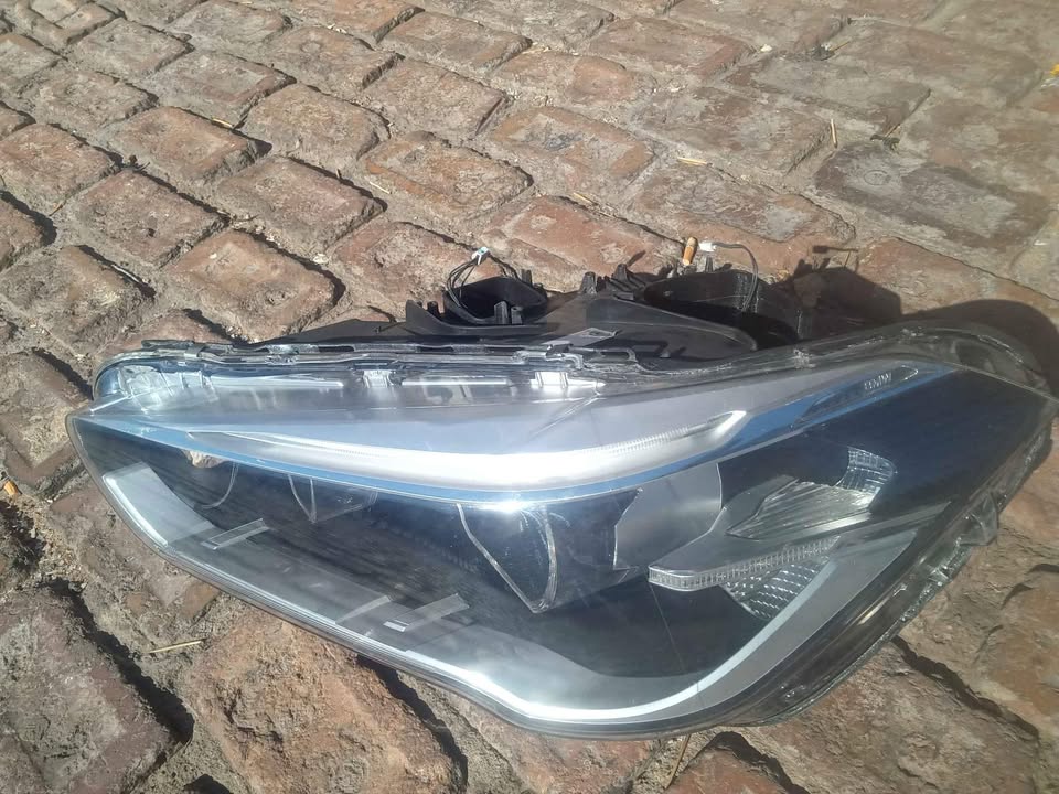 BMW X1 F48 left headlight - Private Seller BMW X1 F48 left headlight - Private Seller