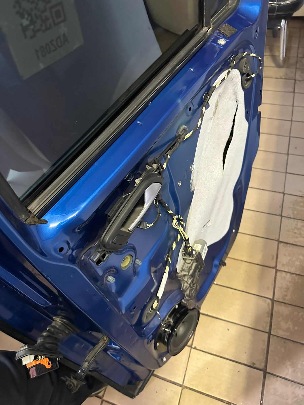 2018 VW AMAROK REAR RIGHT DOOR WITH GLASS AND MECHANISMS ETC FOR SALE - Private Seller