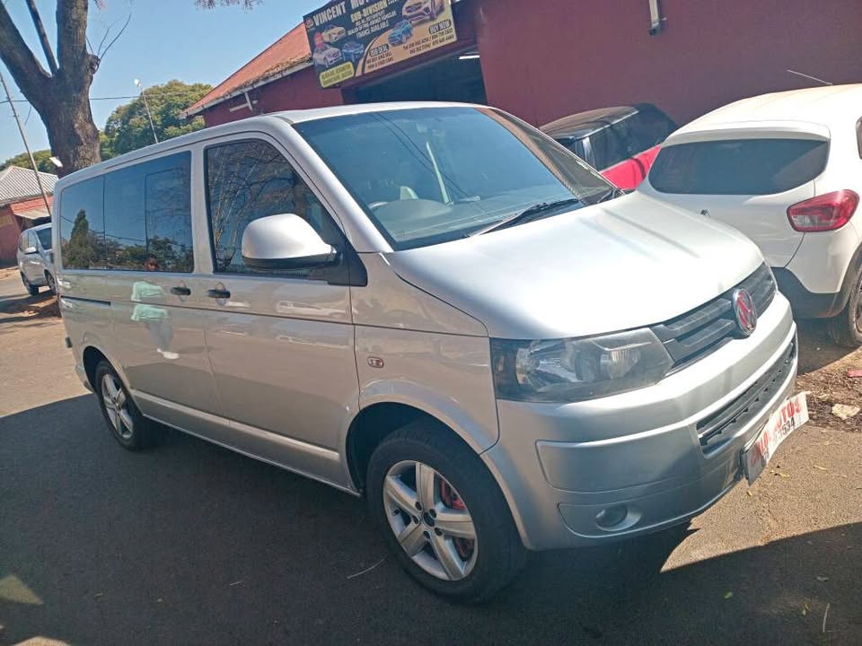 2011 Vw Transporter 2.0 Disiel, Manual  9 Seater, Silver Color