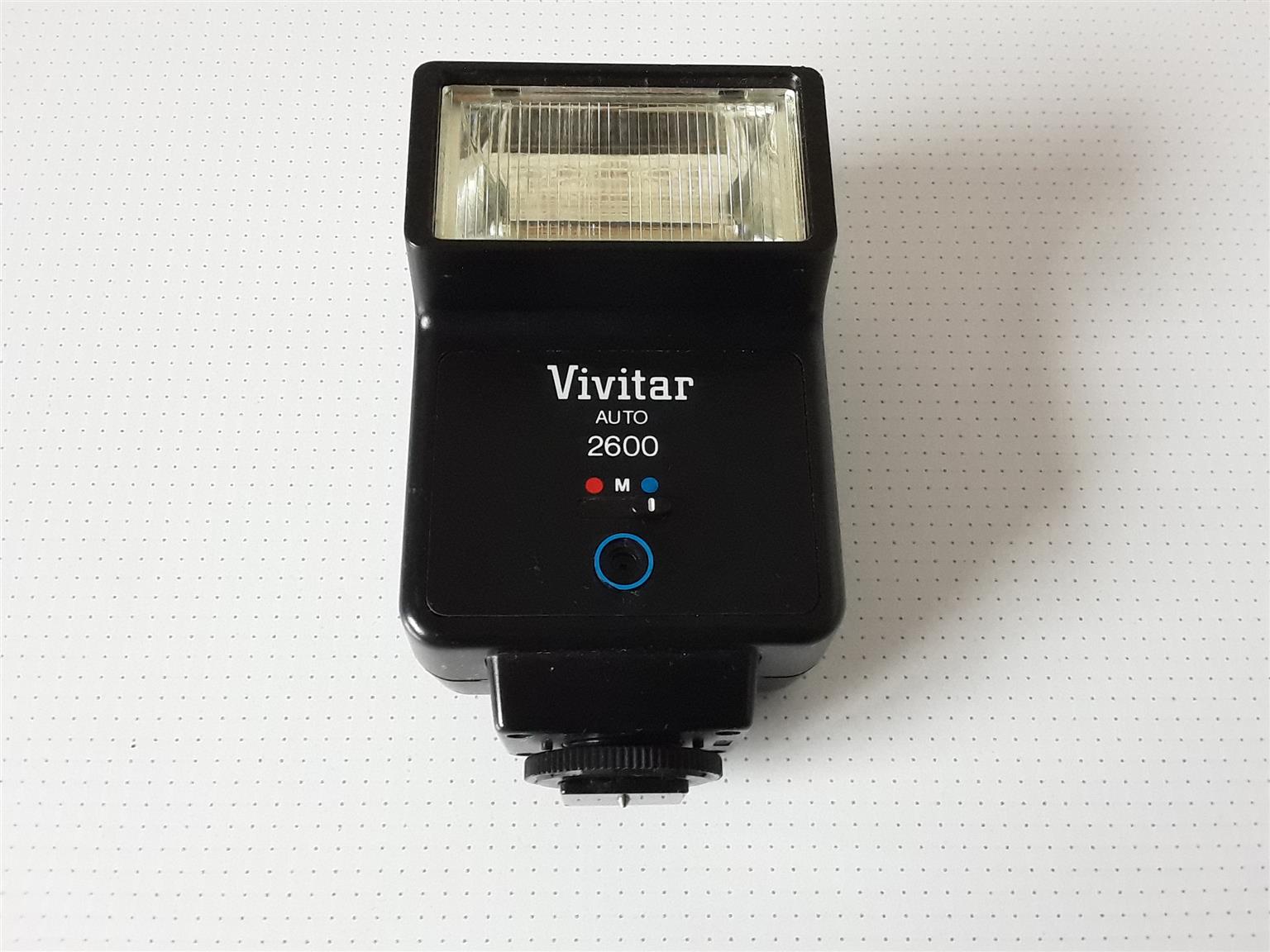 Vivitar 2600 automatic flash features a 3- to 30-foot automatic exposure range. Vivitar 2600 automatic flash features a 3- to 30-foot automatic exposure range.
