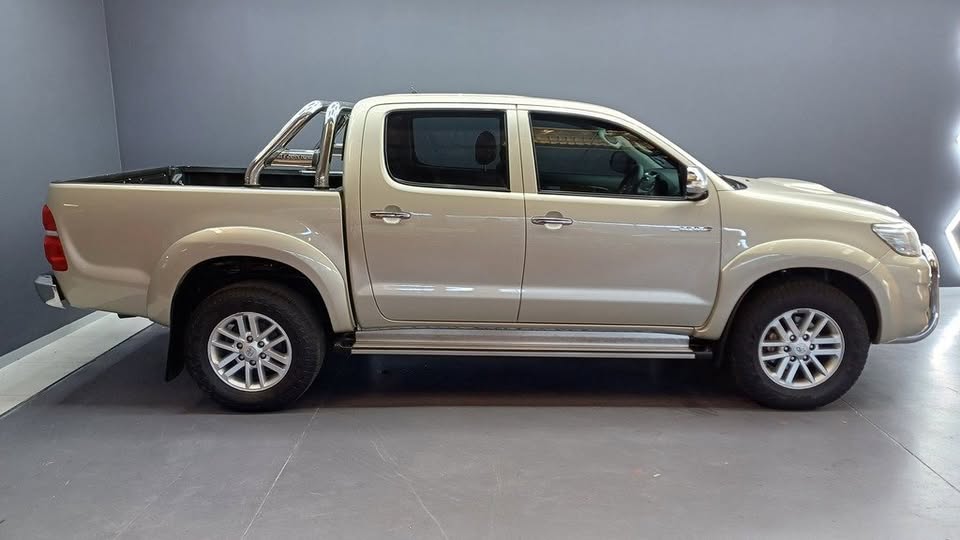 2013 Toyota hilux 3.0 d-4d raider 4x4 a/t p/u d/cab