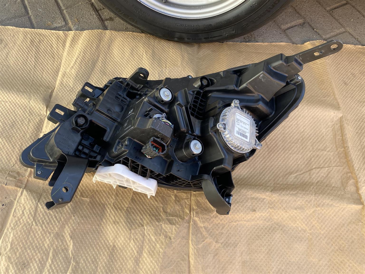 2023 NISSAN NAVARA FULL LED HEADLIGHT RIGHT SIDE FOR SALE. IN PRISTINE CONDITION - Private Seller