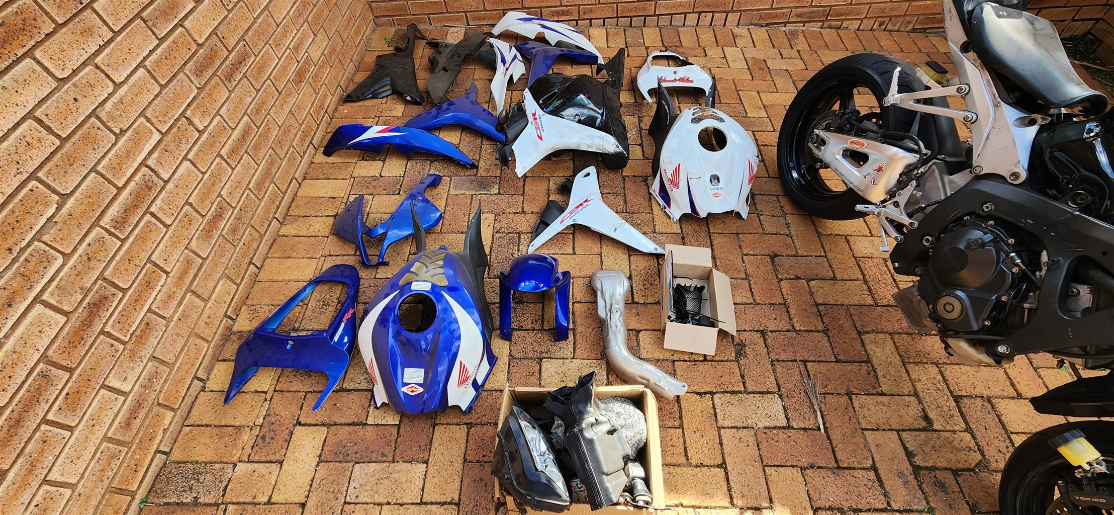 Crashed 2011 Honda CBR600RR stripping for spares