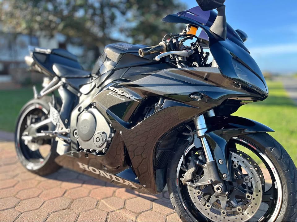 HONDA CBR 1000 RR FIREBLADE - Private Seller