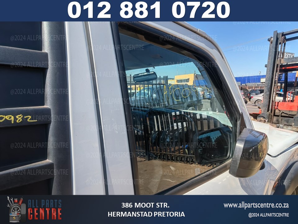 Mahindra Scorpio S4 right front door window for sale used