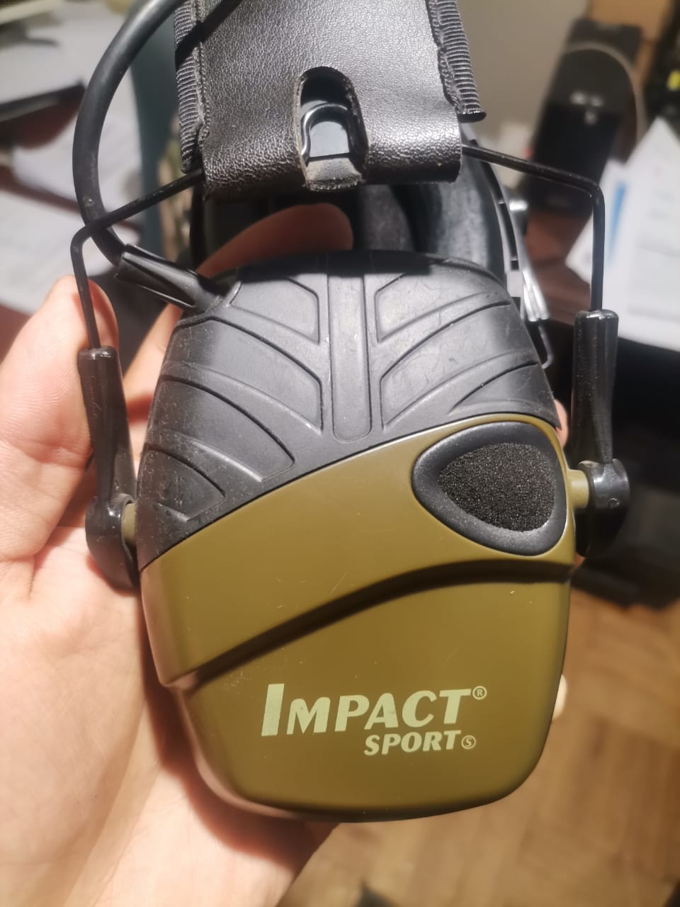 Electronic earmuffs Howard leight