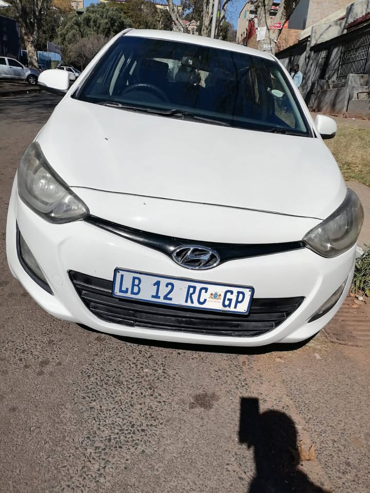 2013 HYUNDAI I20 MANUAL TRANSMISSION 1.4 IN EXCELLENT CONDITION