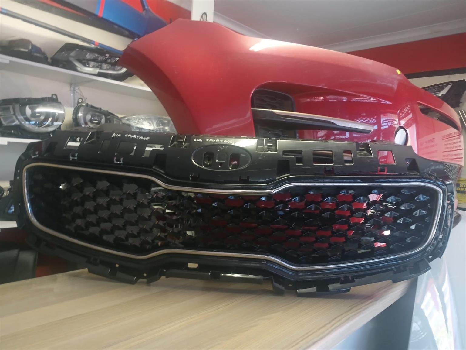 2018 KIA SPORTAGE MAIN GRILL IN PRESTINE CONDITION - Private Seller