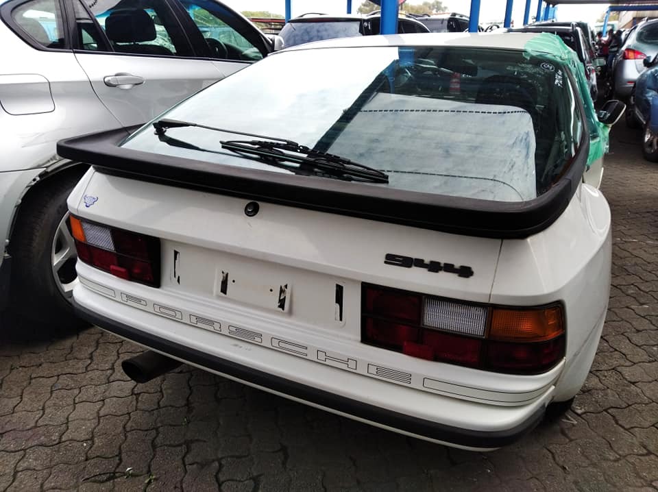 Porsche 944 engine starts , accident damaged - Private Seller