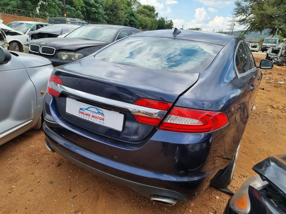 2015 JAGUAR XF 3.0 PETROL STRIPPING AS SPARES