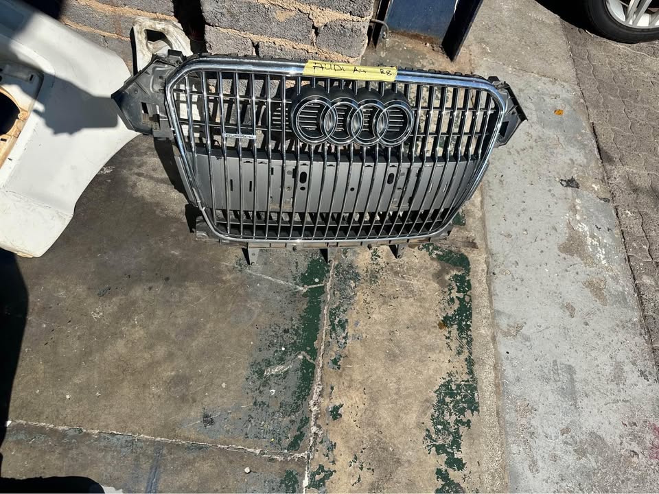 Audi A4 B8 top grille - Private Seller Audi A4 B8 top grille - Private Seller