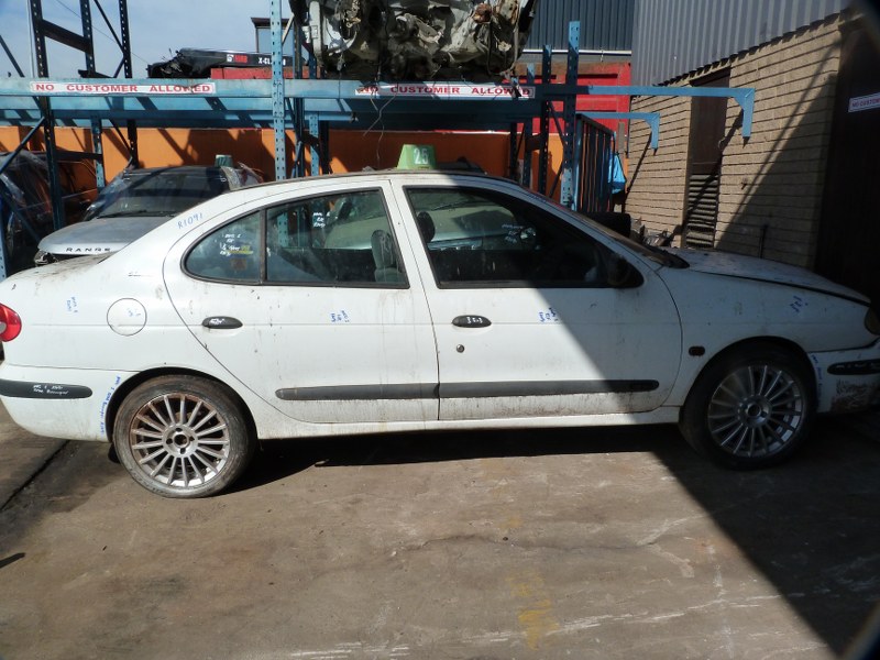 STRIPPING Renault Megane I 1.6 16V Manual - 2000 - Private Seller STRIPPING Renault Megane I 1.6 16V Manual - 2000 - Private Seller