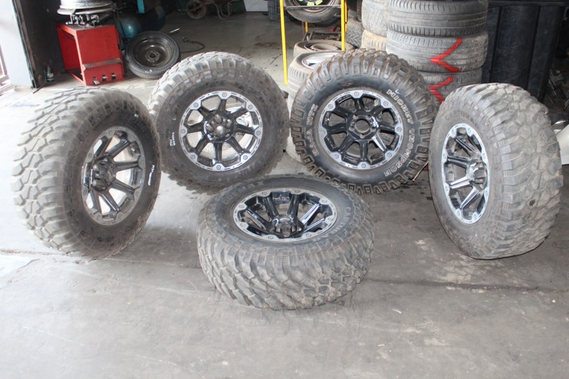 JEEP WRANGLER 2010 5 X 17" RIMS & TYRES FOR SALE - Private Seller