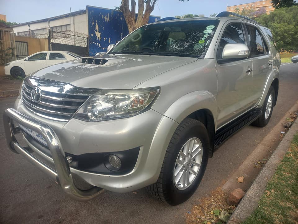 2014 TOYOTA FORTUNER 2.5 D4D DIESEL, AUTOMATIC, GOLD COLOR, MILEAGE 77000KMS, SPARE K