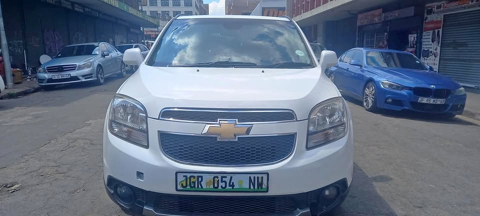 2012 CHEVROLET ORLANDO, 1.8 PETROL, MANUAL TRANSMISSION, WHITE COLOUR,