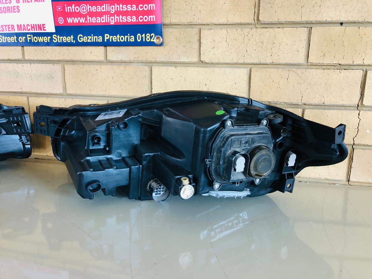 Jaguar XJ X350 Left and right side Xenon Headlights - Private Seller