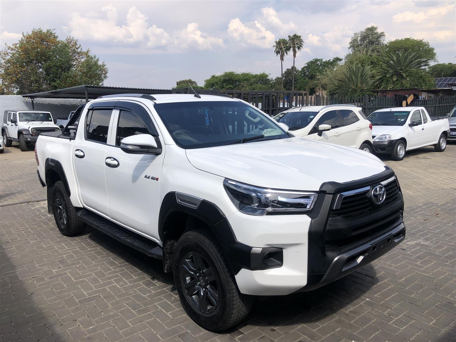 Used 2024 Toyota Hilux 2.4GD-6 double cab 4x4 Raider manual - Private Seller Used 2024 Toyota Hilux 2.4GD-6 double cab 4x4 Raider manual - Private Seller