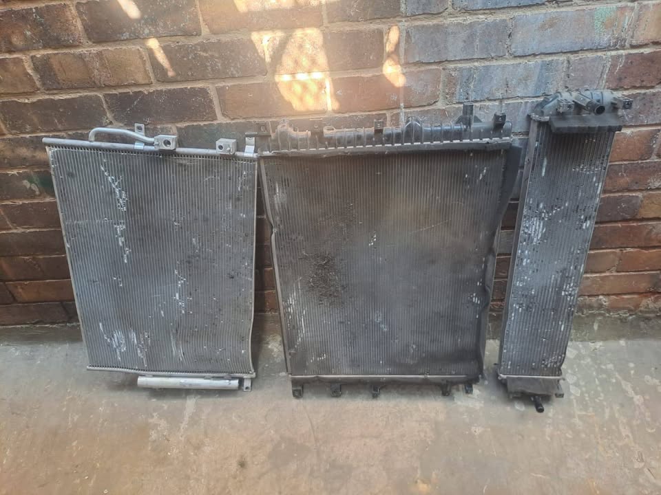 2006 TOYOTA HILUX RADIATOR, CONDENSER AND INTERCOOLER - Private Seller 2006 TOYOTA HILUX RADIATOR, CONDENSER AND INTERCOOLER - Private Seller