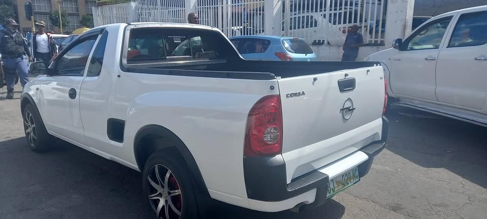 2009 CHEVROLET CORSA BAKKIE 1.4 PETROL, MANUAL TRANSMISSION, WHITE COLOUR, 82000KM