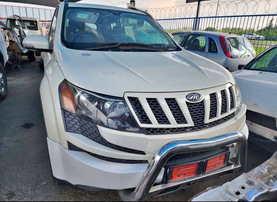 2012 Mahindra XUV500 2.2D stripping for parts for my number WhatsApp or cell