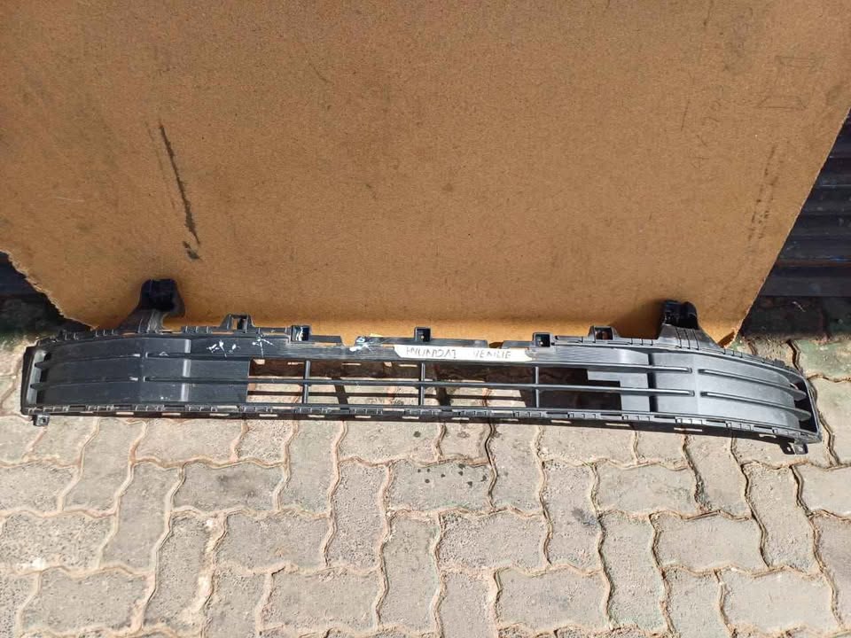 Hyundai venue bumper Grill (for sale) - Private Seller