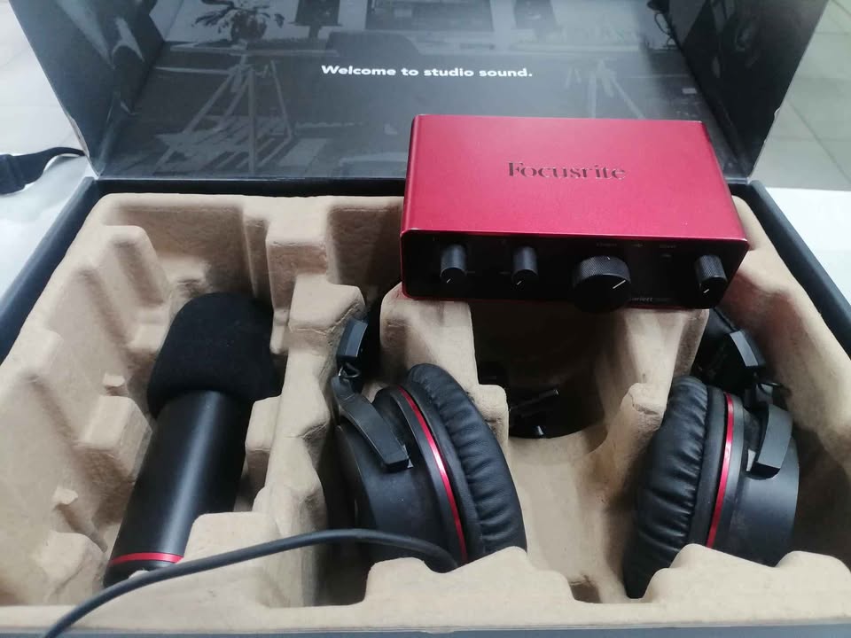 FOCUSRITE SCARLETT SOLO STUDIO 4TH GENERATION SH-450