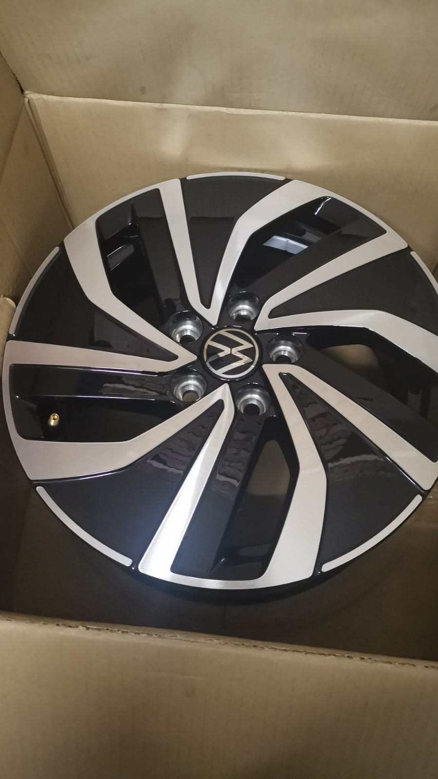 15inch VW Polo TSi/Vivo original mags set - Private Seller 15inch VW Polo TSi/Vivo original mags set - Private Seller