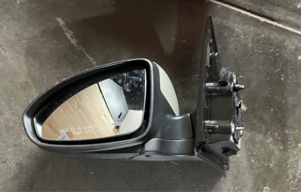 Nissan Qashqai side mirror 2014/21 - Private Seller Nissan Qashqai side mirror 2014/21 - Private Seller