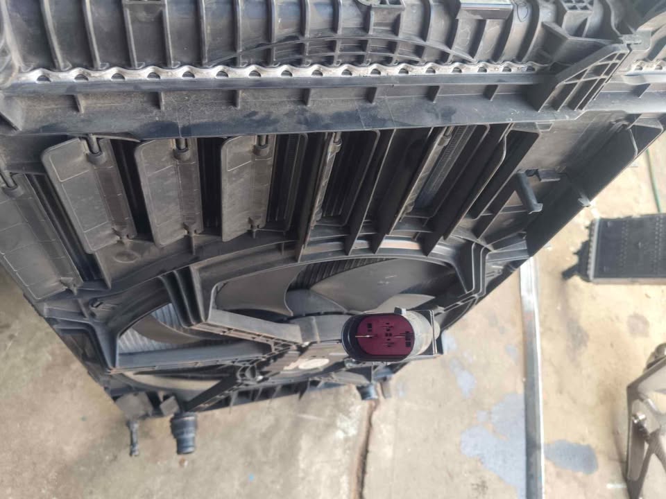 Audi A4 B9 2022 radiator set - Private Seller Audi A4 B9 2022 radiator set - Private Seller