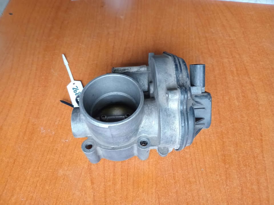 2006 up ford fiesta 1.4i throttle body for sale WhatsApp or cell - Private Seller