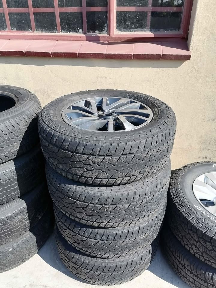 Nissan Navara 18inch (WITH USED TYRES) - Private Seller Nissan Navara 18inch (WITH USED TYRES) - Private Seller