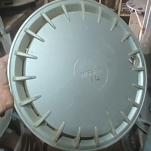 Nissan, wheel cap - Private Seller Nissan, wheel cap - Private Seller