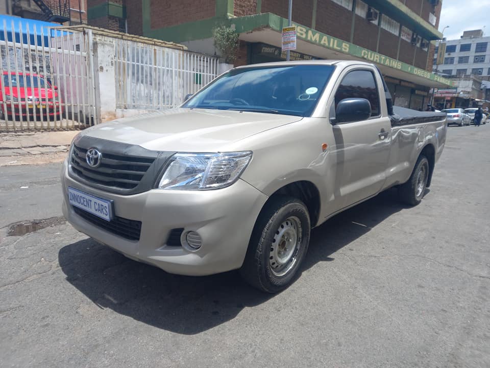2013 TOYOTA HILUX 2.0 PETROL, LOW RIDER. BEIG COLOUR, MILEAGE