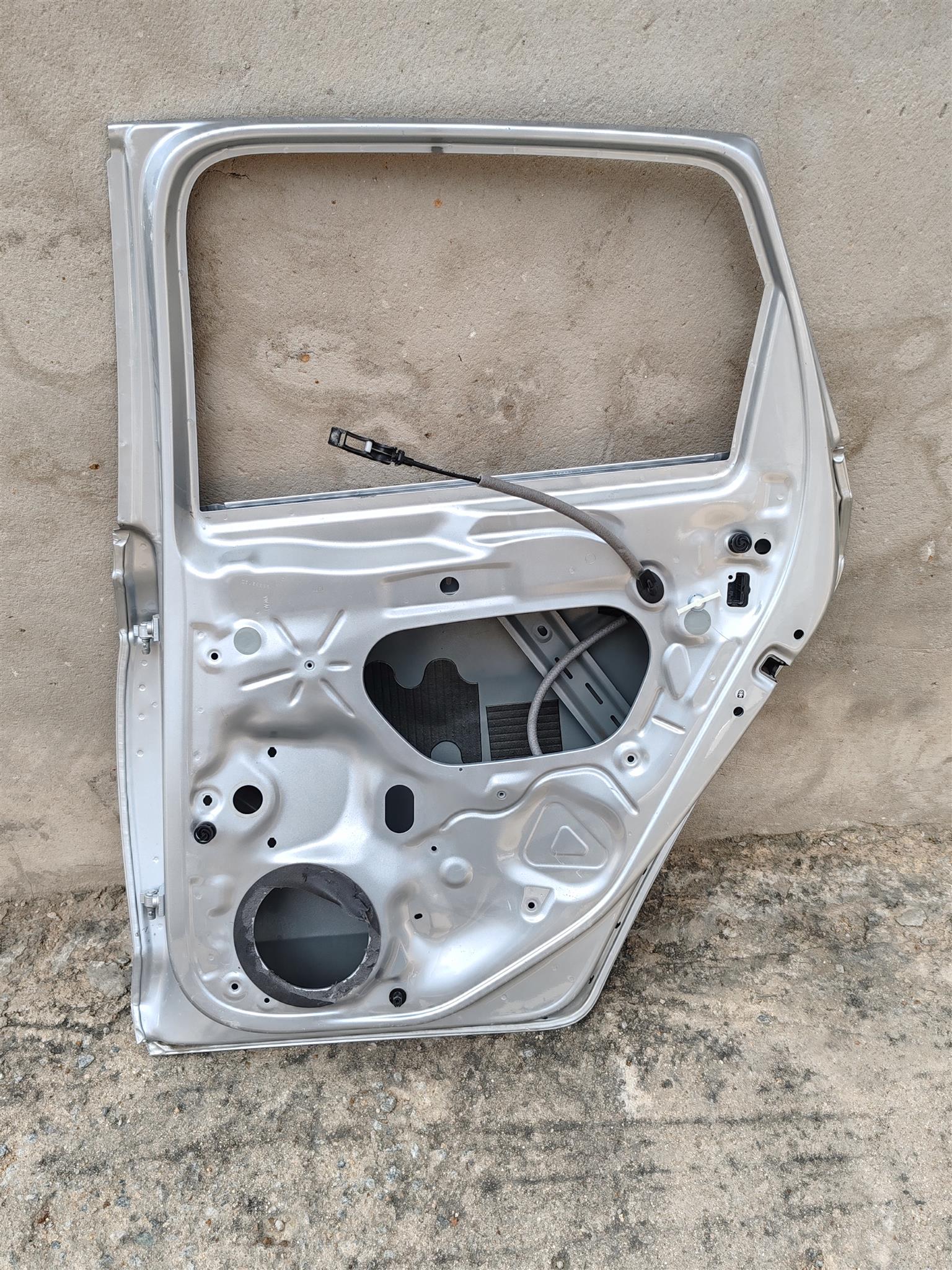 Volkswagen polo 8 tsi right rear door silver - Private Seller