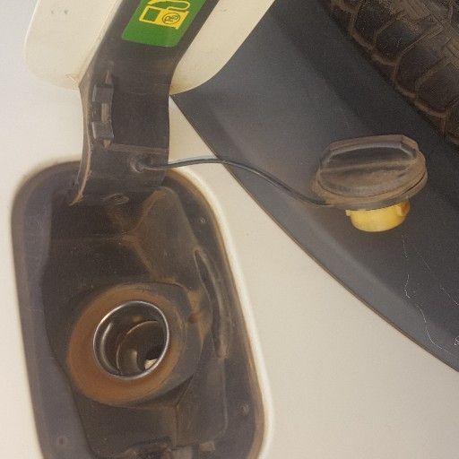 Discovery 3 petrol cap for sale