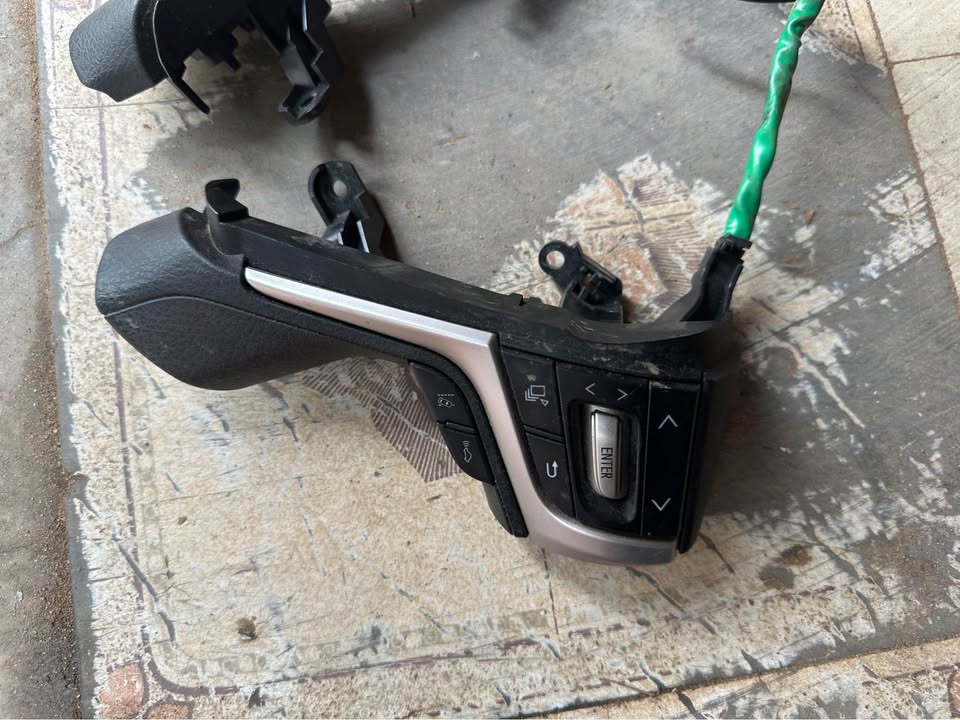 Toyota steering controls - Private Seller Toyota steering controls - Private Seller