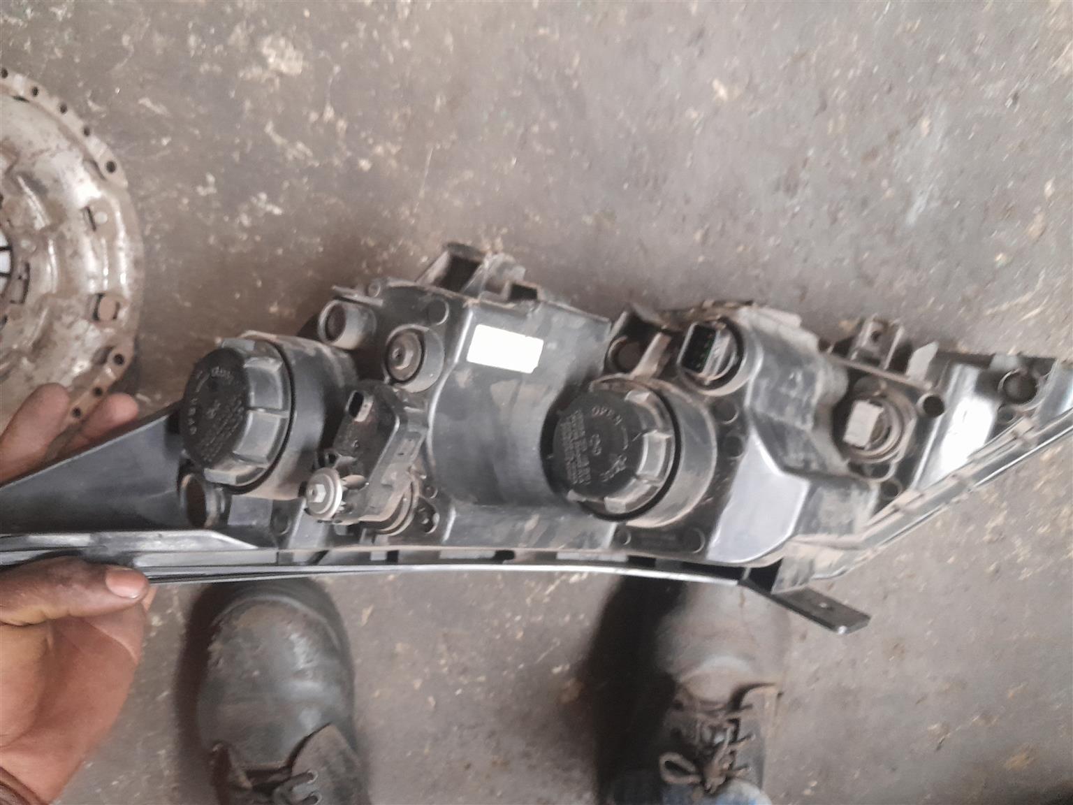 Kia Sportage Right Headlight for Sale - Private Seller