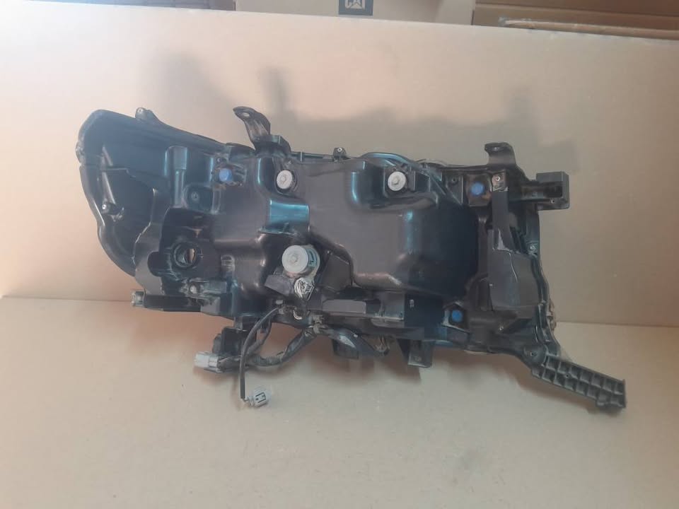 2018-2021 TOYOTA LANDCRUSIER LEFT SIDE HEADLIGHT FOR SALE