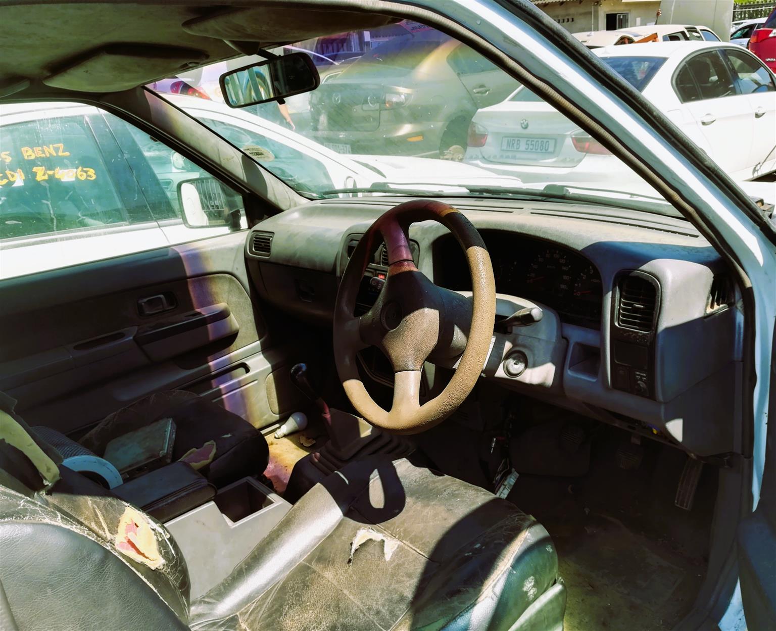 2000 Nissan Hardbody 3.0L V6 - Stripping for Spares