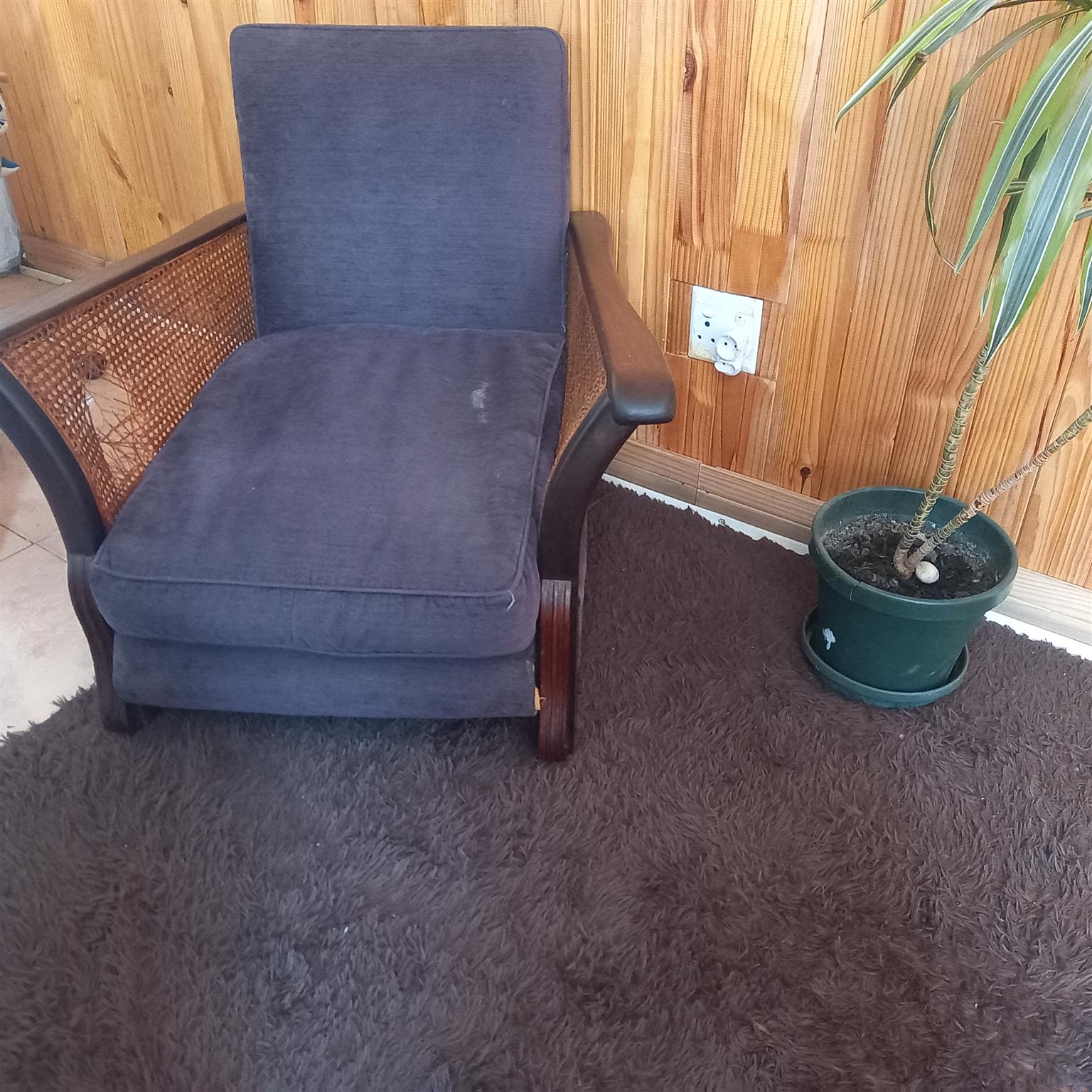 Soild cuffy chair