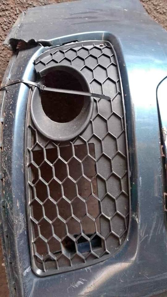 VW golf 5 2.0 TDI RHS fog light cover VW golf 5 2.0 TDI RHS fog light cover