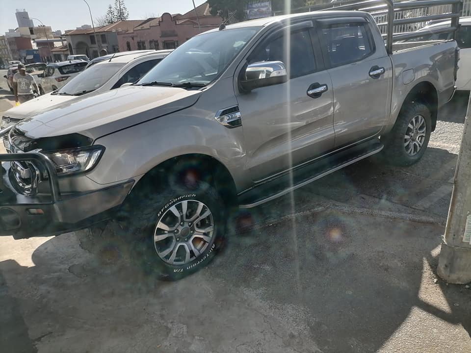 2016 Ford Ranger 3.2 6Speed XLT Automatic Double Cab 4x4 Bakkie with a Leather seat