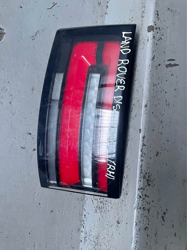 Land Rover Discovery taillight RHS - Private Seller Land Rover Discovery taillight RHS - Private Seller