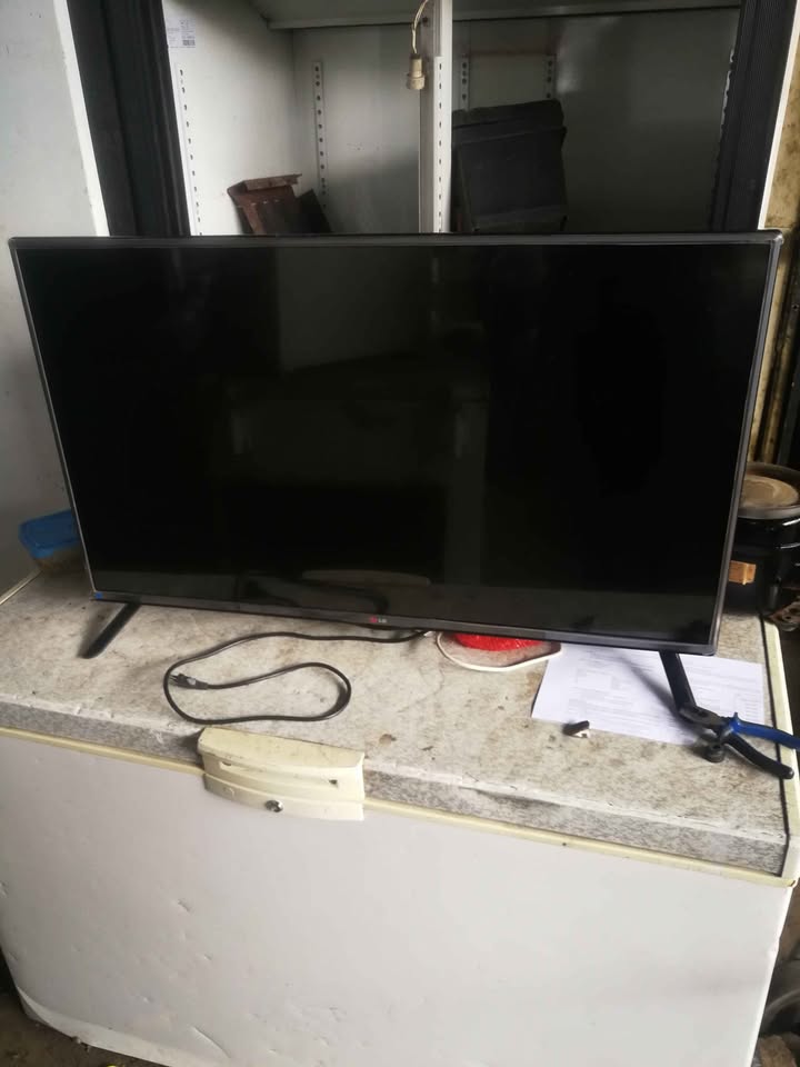 LG plasma TV and Hisense big box tv with high quality audio system
