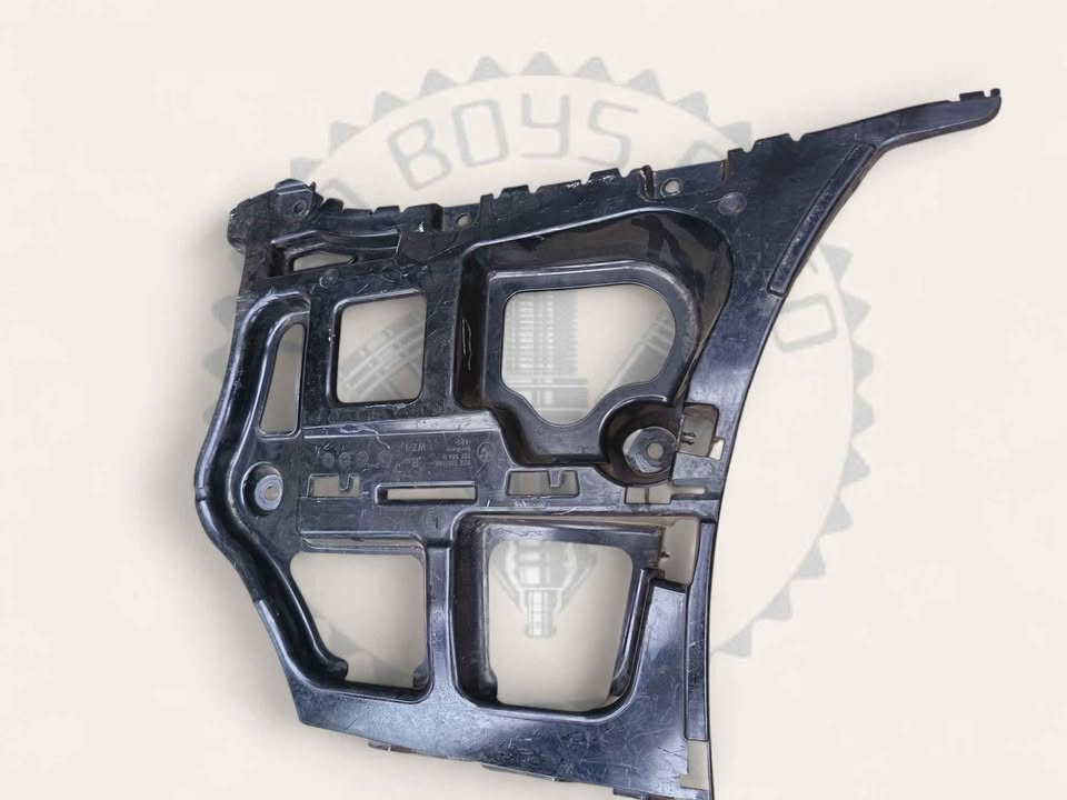 BMW E90 E91 3 SERIES REAR RIGHT BUMPER SLIDER/BRACKET AVAILABLE FOR SALE - Private Seller BMW E90 E91 3 SERIES REAR RIGHT BUMPER SLIDER/BRACKET AVAILABLE FOR SALE - Private Seller