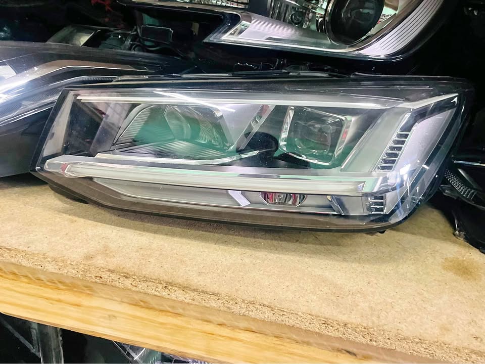 Audi Q2 headlight - Private Seller Audi Q2 headlight - Private Seller