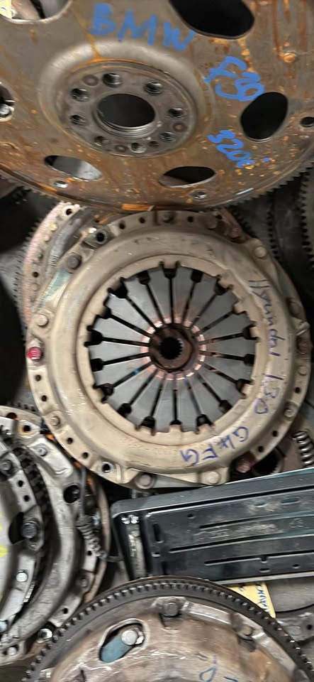 Hyundai g4hg clutch kit and flywheel for sale - Private Seller Hyundai g4hg clutch kit and flywheel for sale - Private Seller