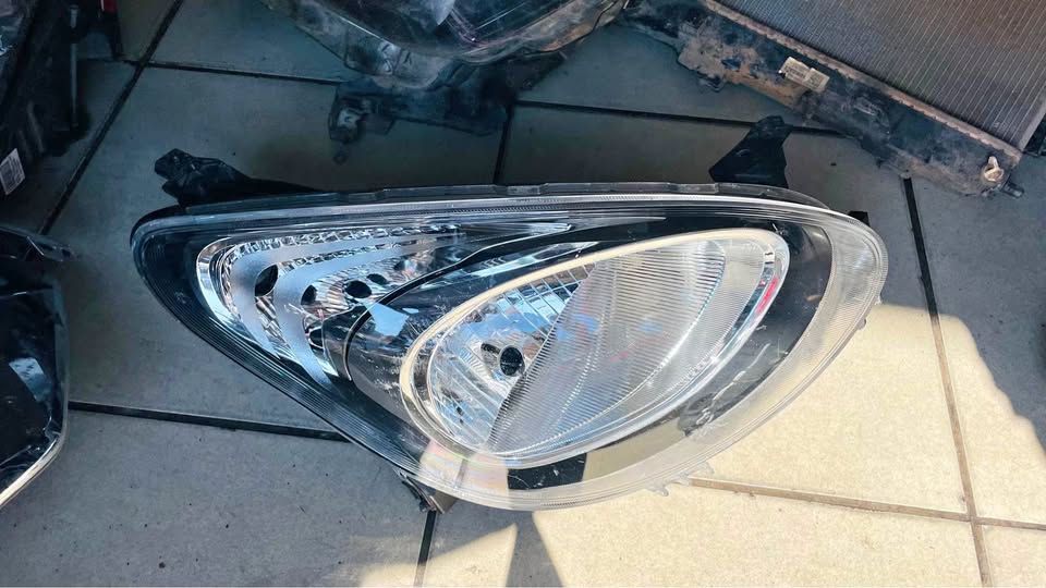 Suzuki Celerio headlight - Private Seller Suzuki Celerio headlight - Private Seller
